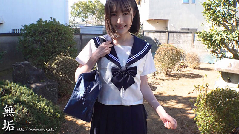 セーラー服にリボン